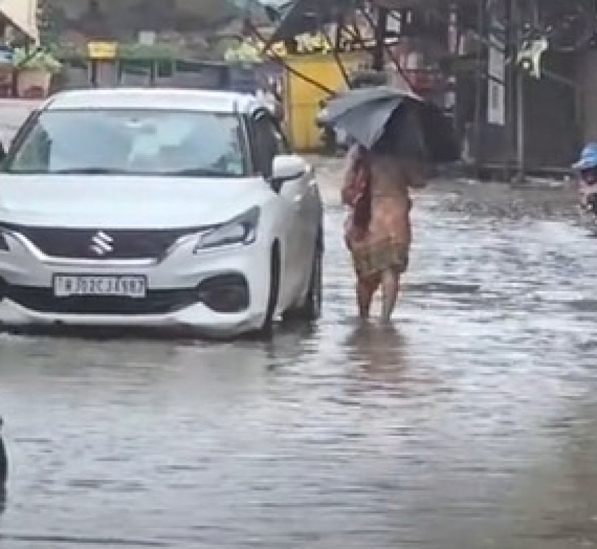 रामगढ़ में लगातार दूसरे दिन बारिश से गली-मोहल्ले जलमग्न, पालिका के दावों की खुली पोल; किसानों की चिंता बढ़ी