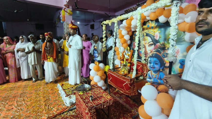 "नंद के आनंद भयो, जय कन्हैया लाल की": खेड़ापा में सजीं कृष्ण-राधा की मनमोहक झांकियां, मध्य रात्रि 12 बजे बाल गोपाल को झुलाया झूला