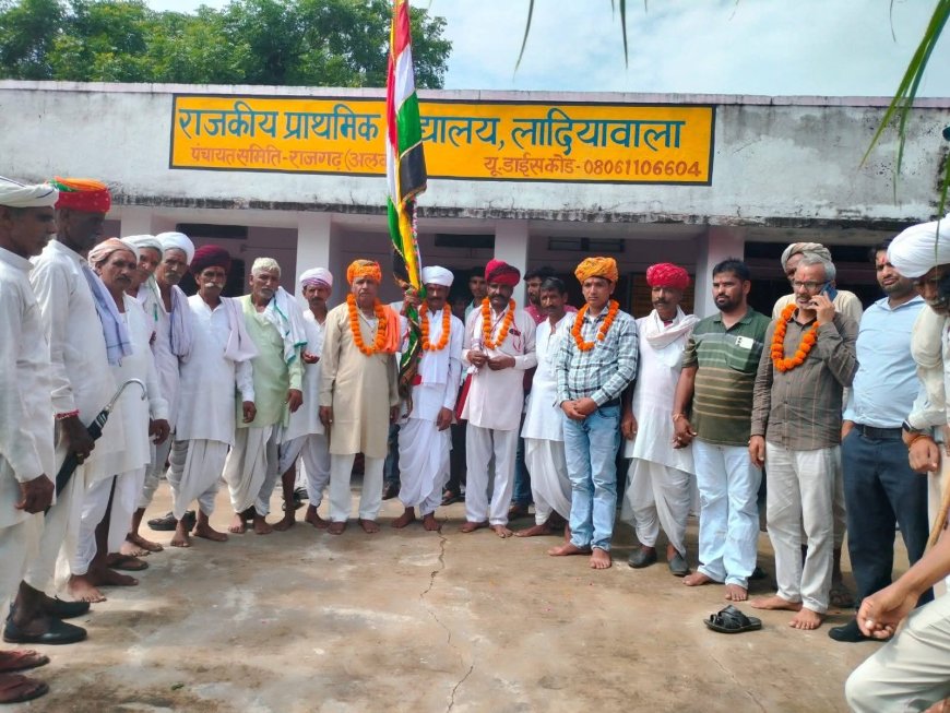 भगवान देवनारायण के जयकारों के साथ देवती से देवधाम जोधपुरिया के लिए रवाना हुई ध्वज पदयात्रा