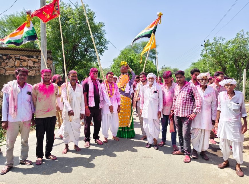 नीमला में पेड़ी बंध भोमियाजी के मेले से पूर्व निकाली ध्वज पदयात्रा