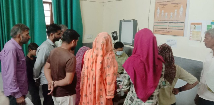 बारिश के मौसम की मार बढ़ने लगे सदीं जुकाम एवं बुखार के रोगी, सकट सीएचसी का आउट डोर पहुंचा 200 के पार