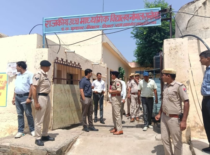 जिला निर्वाचन अधिकारी अतुल प्रकाश ने मतदान केंद्रों का किया लगातार निरीक्षण; मतदान प्रक्रिया का लिया जायजा