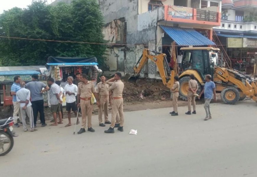भोपा बाजार में मलबा हटाने की कार्रवाई पर विवाद, महिला के विरोध के बीच PWD ने हटाया मलबा