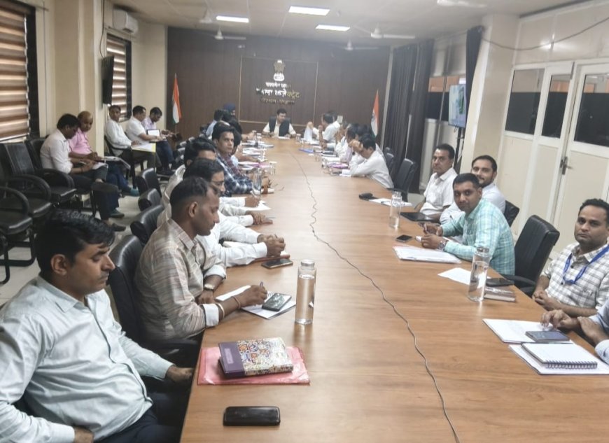 साप्ताहिक समीक्षा बैठक में जिला कलेक्टर ने दिए अधिकारियों को आवश्यक दिशा-निर्देश संपर्क पोर्टल की समीक्षा, 7 दिन से अधिक लंबित प्रकरण नहीं रखने के निर्देश
