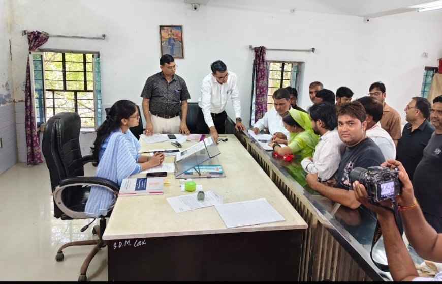 लक्ष्मणगढ़ नगर पालिका से अध्यक्ष पद के लिए भाजपा की मीना गुप्ता एवं कांग्रेस पार्टी से पायल भारद्वाज चौधरी ने किया नामांकन