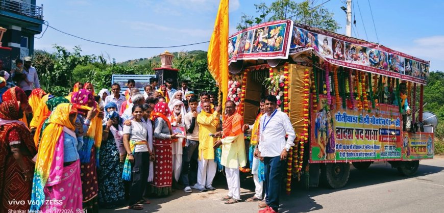 'गोवर्धन महाराज के जयकारों से गुंजायमान हुआ सकट': मोतीवाड़ा से गोवर्धन धाम के लिए 12वीं ध्वज पदयात्रा रवाना