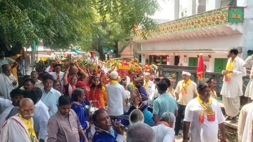 पाखर में मंगल कलश यात्रा में उमड़ा श्रद्धालुओं का सैलाब, ग्रामीणों ने पुष्पवर्षा कर किया स्वागत; 24 सितंबर को हवन-पूर्णाहुति के बाद होगा विशाल भंडारा