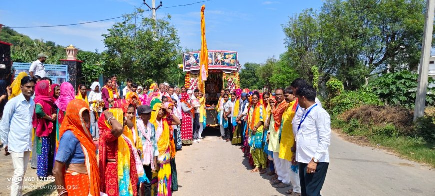 'जय गिरिराज धर' के जयकारों से गूंजा मोतीवाड़ा: गोवर्धन धाम के लिए 12वीं पदयात्रा धूमधाम से रवाना