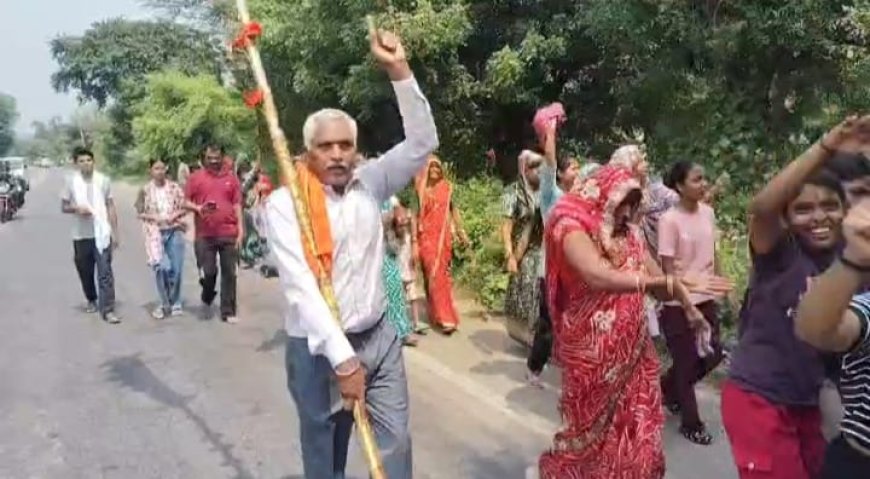 बाबा रामदेव की विशाल पद यात्रा निकाली धूमधाम से।गूंजते रहे बाबा के जयकारे