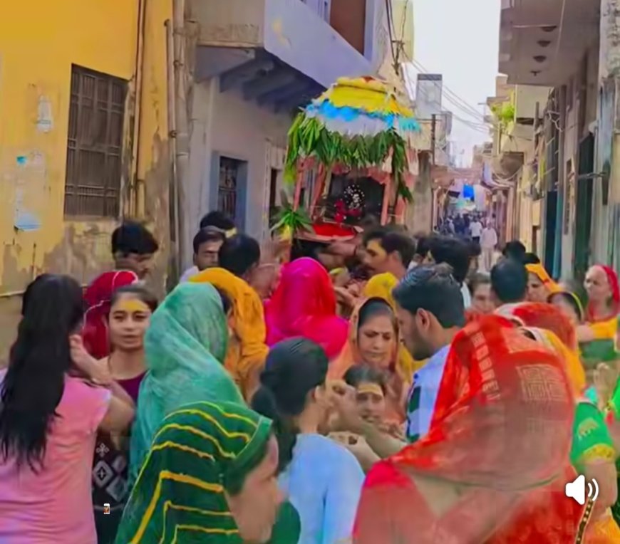 महुवा में श्रद्धा व उल्लास के साथ मना जलझूलनी एकादशी पर्व: बिहारी जी व बदेही जी मंदिर से निकलीं ठाकुरजी की डोलियां