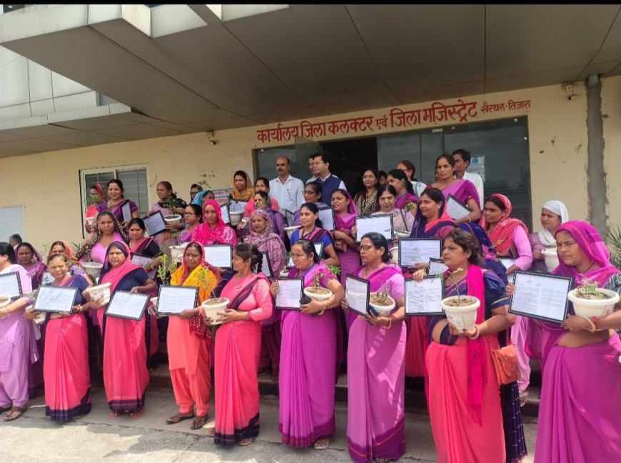 विकसित भारत जन सेवा अभियान: 'आंगन मिलन' कार्यक्रम में जिला कलेक्टर ने आंगनबाड़ी कार्यकर्ताओं को किया सम्मानित, कार्यों की सराहा