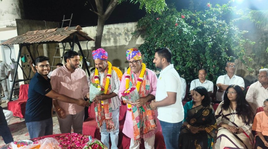 'जीत से बढ़ा समाज का मान': झुंझुनूं में साफा व माला पहनाकर विजयी पार्षदों का नागरिक अभिनंदन, विकास का लिया संकल्प