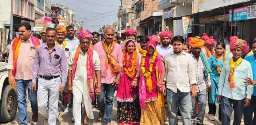 मंडावर में चेयरमैन अनीता मीणा और उपचेयरमैन भूपेश गोयल ने निकाली भव्य धन्यवाद रैली, जगह-जगह पुष्पवर्षा और साफा पहनाकर हुआ स्वागत