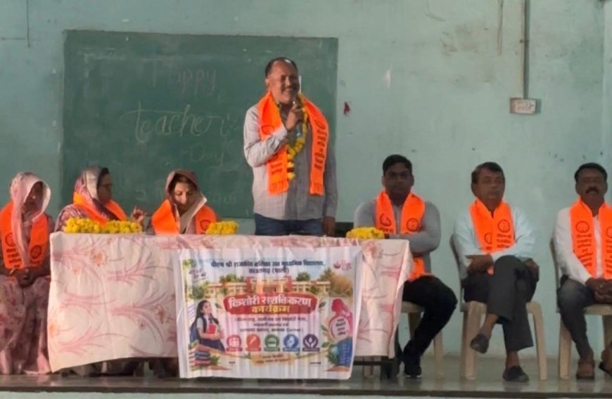 तखतगढ़ राजकीय विद्यालय में किशोरी सशक्तिकरण कार्यक्रम संपन्न: बालिकाओं ने चार्ट व मॉडल प्रदर्शन के जरिए सीखे आत्मरक्षा और स्वास्थ्य के गुर