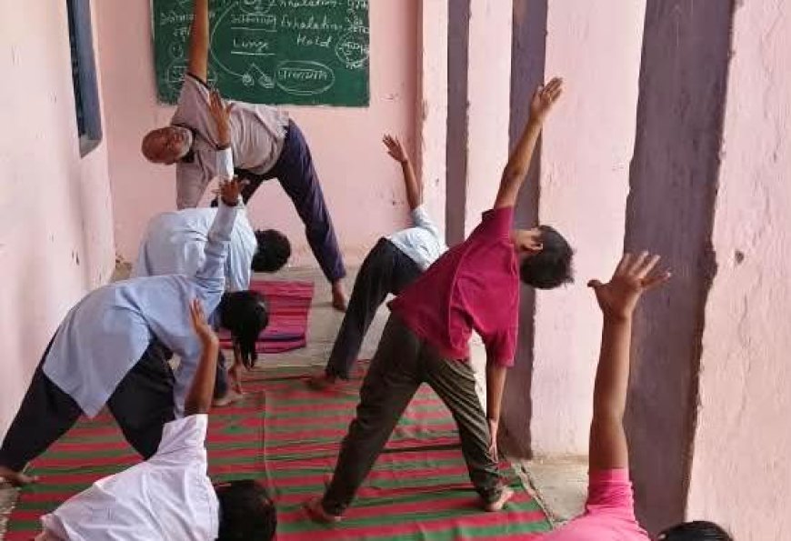लक्ष्मणगढ़: धोली कोठी विद्यालय में श्री गोविंद देव परोपकारी ट्रस्ट के तत्वावधान में आयोजित हुआ योग सत्र