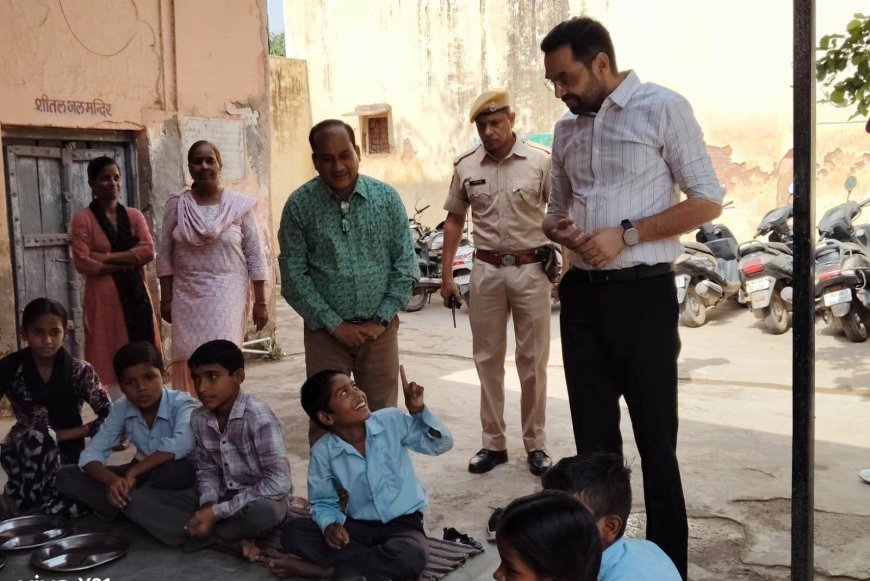 भरतपुर: जिला कलक्टर कमर चौधरी ने विद्यार्थियों के साथ बैठकर चखा मिड डे मील, परखी भोजन की गुणवत्ता