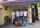 महवा में नकबजनी गिरोह का पर्दाफाश: दो शातिर नकबजन गिरफ्तार, चोरी का माल बरामद; सूने मकानों से चुराए सिलेंडर व मोटरें जब्त