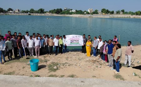 तखतगढ़ में 'स्वच्छता ही सेवा' के तहत महासफाई अभियान: चेयरमैन व ईओ ने खुद कचरा उठाकर दिया स्वच्छता का संदेश