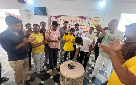 कांग्रेसियों ने विमंदित बच्चों के बीच मनाया पीसीसी चीफ गोविंद सिंह डोटासरा का जन्मदिन, बांटी खुशियां
