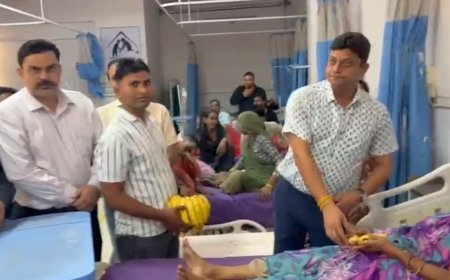 आरबीएम अस्पताल में मरीजों को फल बांटकर मनाई गई 'मुख्यमंत्री निःशुल्क दवा योजना' की 15वीं वर्षगांठ, देश में पहले पायदान पर है राजस्थान