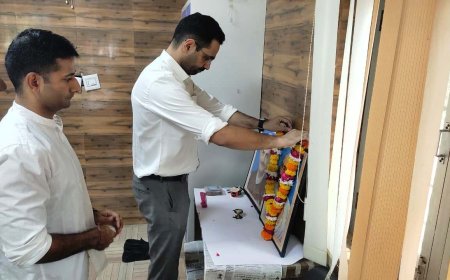 राष्ट्रपिता महात्मा गांधी एवं पूर्व प्रधानमंत्री लाल बहादुर शास्त्री को श्रद्धांजलि अर्पित