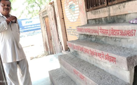 सोयला में फोरलेन चौड़ीकरण के लिए अतिक्रमण हटाने की कार्रवाई जारी; मुआवजा नहीं मिलने पर दुकानों के आगे लिखवाए संदेश