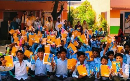 लायंस क्लब महुवा सिटी ने राउप्रावि अंछापुरा में मनाई गांधी व शास्त्री जयंती, स्कूली बच्चों को बांटी शिक्षण सामग्री