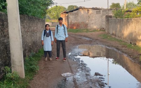 विकास के दावों की पोल खोलती गुरला की राजपुरा रोड जर्जर, चंबल लाइन ने तोड़ी कमर, कीचड़ में भविष्य खोजते स्कूली बच्चे, प्रशासन मौन