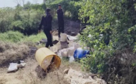 नौगांवा पुलिस का बड़ा एक्शन: मुबारिकपुर के जंगलों में दबिश देकर 8 शराब भट्टियां तोड़ीं, 20 हजार लीटर वॉश किया नष्ट