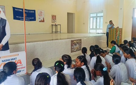 अग्रसेन महिला महाविद्यालय में गूंजा 'नशा मुक्त युवा-विकसित भारत' का संदेश: एनएसएस शिविर में छात्राओं ने ली शपथ
