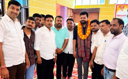 महाराजा अग्रसेन जयंती महोत्सव: महुवा में अग्रवाल नवयुवक संघ और माया देवी हॉस्पिटल के संयुक्त तत्वावधान में विशाल रक्तदान शिविर, 101 से अधिक रक्तदाताओं ने दिखाया उत्साह