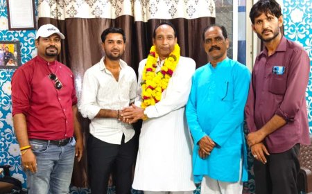 बारां में वरिष्ठ अधिवक्ता डॉ. खलील खान गौरी को मिली डॉक्टरेट की उपाधि: सामाजिक और राजनीतिक कार्यकर्ताओं ने घर पहुंचकर किया अभिनंदन