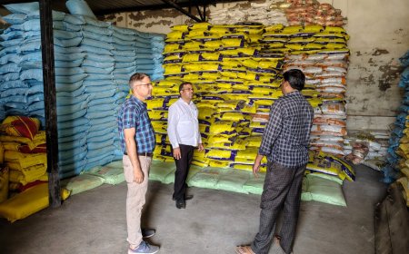 भरतपुर: तय कीमत से अधिक पर खाद बेचने या उपलब्धता छिपाने पर होगी कड़ी कार्रवाई, कृषि विभाग ने खंगाले खाद-बीज भंडार