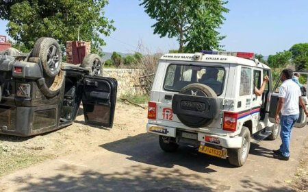 पुलिस नाकाबंदी देख बढ़ाई रफ्तार, अनियंत्रित होकर पलटी थार; बड़ा हादसा टला