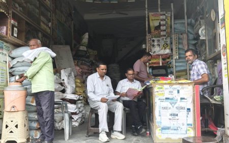 "तय दरों पर बेचें खाद और हर किसान को दें पक्का बिल": रूपबास में कृषि अधिकारियों की औचक जांच से दुकानदारों में हड़कंप