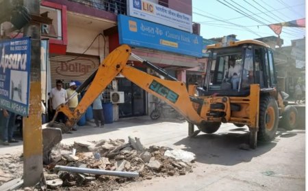 खैरथल में दूसरे दिन भी चला बुलडोजर: मातोर रोड, अग्रसेन मार्ग और रेलवे स्टेशन रोड से हटाए गए अतिक्रमण,सभापति रहे मौजूद
