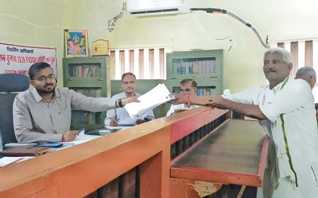 कठूमर में पंचायत समिति चुनाव को लेकर गरमाया सियासी माहौल: पहले दिन 23 सीटों पर 45 अभ्यर्थियों ने दाखिल किए 53 नामांकन