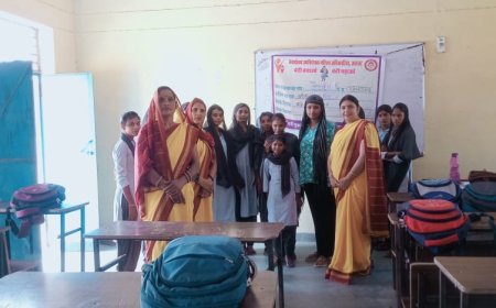 कफनवाड़ा में किशोरी स्वास्थ्य सप्ताह: एनीमिया से बचाव, स्वच्छता और पोषण का मिला पाठ, बालिकाओं को बांटी आयरन की गोलियां