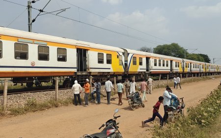 खेड़ली स्टेशन से पहले ईदगाह–बांदीकुई मेमू ट्रेन का पहिया पटरी से उतरा: चालक की सूझबूझ से रुका बड़ा हादसा, डीआरएम पहुंचे मौके पर