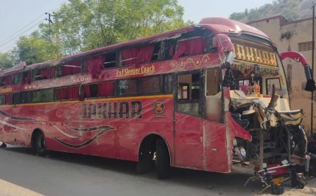 जहाजपुर: नागदी बांध मोड़ पर अनियंत्रित होकर पलटी स्लीपर बस, 21 यात्री गंभीर रूप से घायल