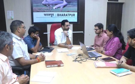 पंचायत आम चुनाव-2026: भरतपुर में जिला निर्वाचन अधिकारी कमर चौधरी की अध्यक्षता में मतदान दलों का रेंडमाइजेशन संपन्न
