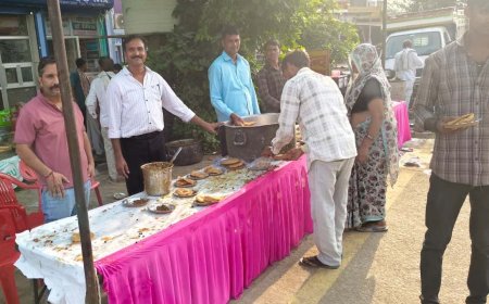 लक्ष्मणगढ़: शारदीय नवरात्र के चौथे दिन मां कूष्मांडा की पूजा-अर्चना, कठूमर रोड पर हुआ भव्य प्रसादी वितरण