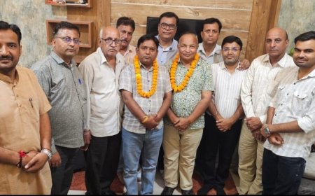 खैरथल मीडिया क्लब के कार्यकारी अध्यक्ष बनने पर वरिष्ठ पत्रकार मनोज परमार का हुआ भव्य स्वागत; संगठन को मजबूत बनाने पर मंथन