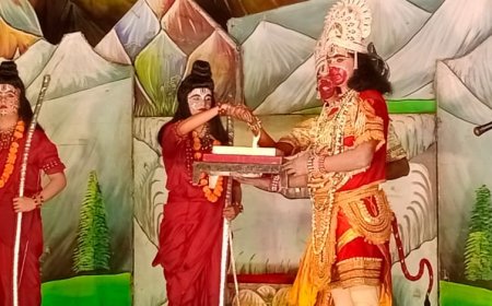 अलवर में रामलीला का आठवाँ दिन: सीता हरण और जटायु वध के प्रसंग देख भावुक हुए दर्शक, राम-सुग्रीव मित्रता का हुआ मंचन