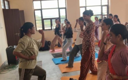 महिला सशक्तिकरण की अनूठी पहल: खैरथल कॉलेज में आत्मरक्षा शिविर के पाँचवें दिन पुलिस प्रशिक्षकों ने सिखाई सेल्फ डिफेंस की तकनीकें