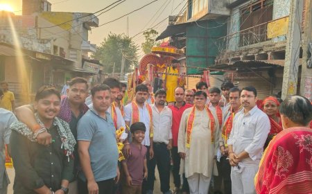 कठूमर से माँ धौलागढ़ देवी की भव्य नवमी पदयात्रा रवाना: हजारों श्रद्धालुओं ने लगाई हाजिरी, भंडारे में ग्रहण की प्रसादी