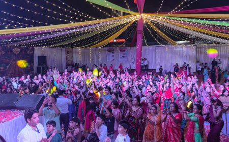 उदयपुरवाटी में पहली बार सजी महिलाओं की विशेष गरबा रास, मयूर होटल की पहल ने रचा नया इतिहास