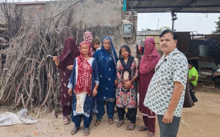 स्वीप टीम ने चलाया घर-घर दस्तक अभियान: 17-18 वर्ष के युवाओं के नाम जोड़े, मतदाताओं को किया जागरूक