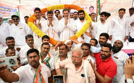 कांग्रेस के राष्ट्रीय नेताओं व प्रतिपक्ष नेता टीकाराम जूली ने किया जनसभा को संबोधित कांग्रेस के पक्ष में मांगे वोट