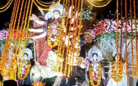 मां दुर्गा के विसर्जन के साथ संपन्न हुआ शारदीय नवरात्रोत्सव, सुख-समृद्धि की कामना के साथ दी विदाई
